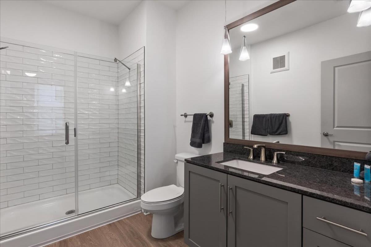 Charming 1br 1ba Near Downtown Apartment *