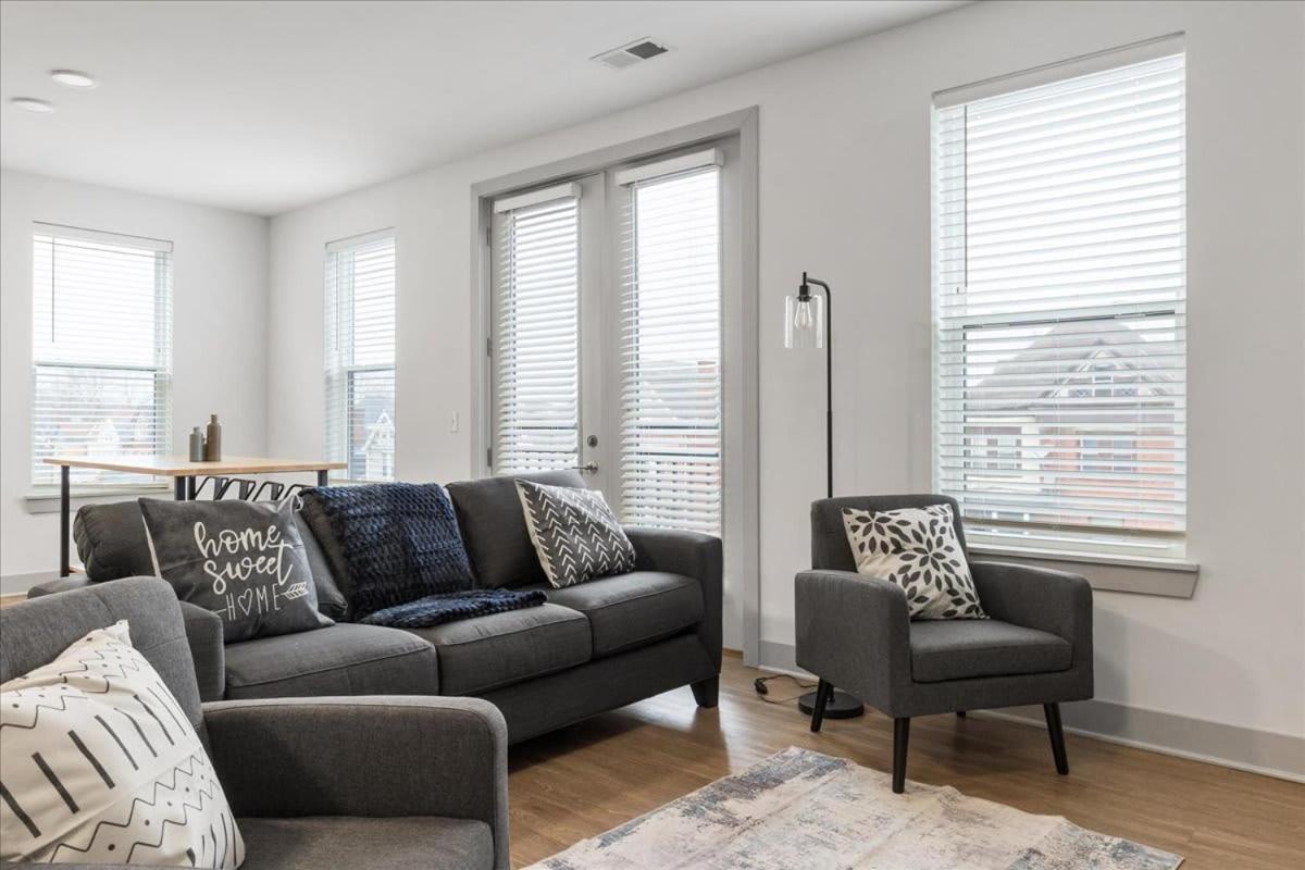 Charming 1br 1ba Near Downtown Apartment *